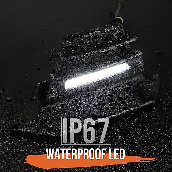 IP67 waterproof LED light with water droplets on surface.