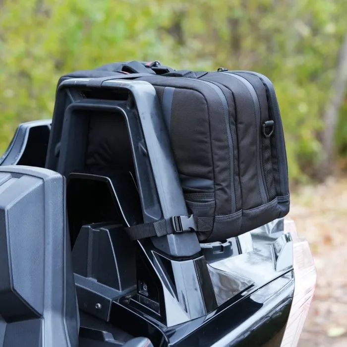 h44-113_zero_g_slingshot_travel_bag_deep_focus_back_angle_1